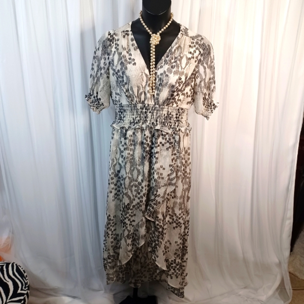 Express Black and White Animal Print High -Low  Maxi Dress Puff Sleeves Size: L